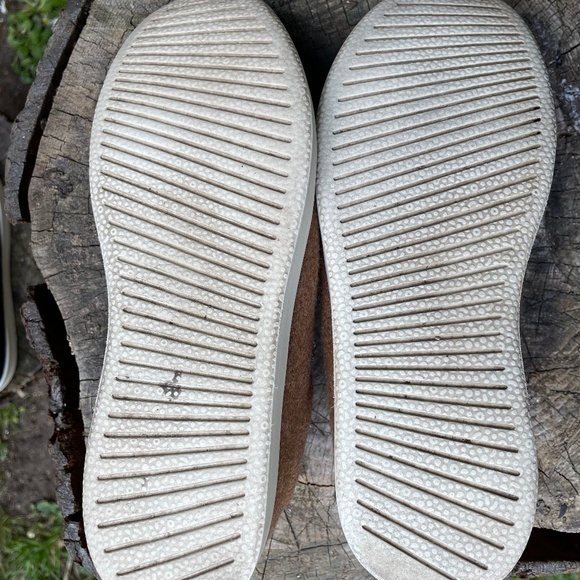 Two Pairs AllBirds Wool Pipers Size 8: One Black and one Brown - Picture 10 of 13